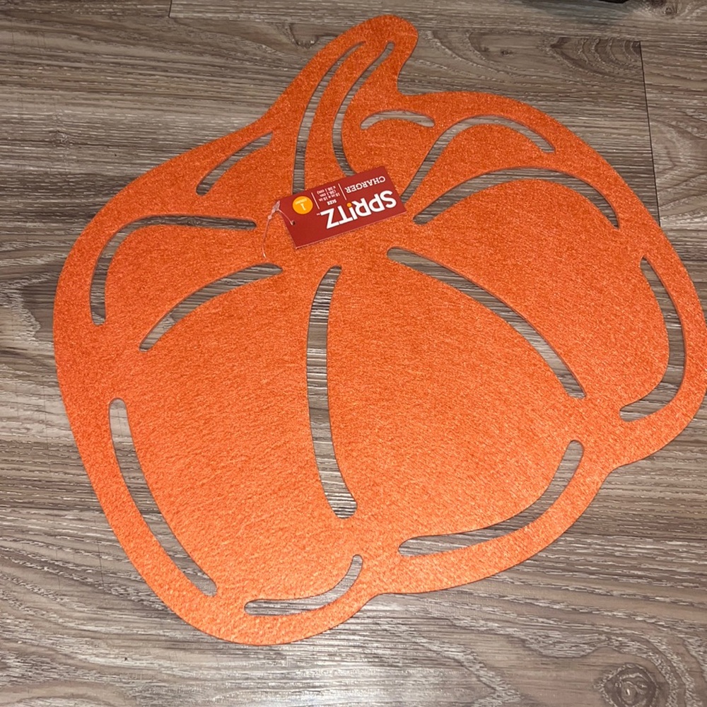 🎃Pumpkin cut out charger pack of 4